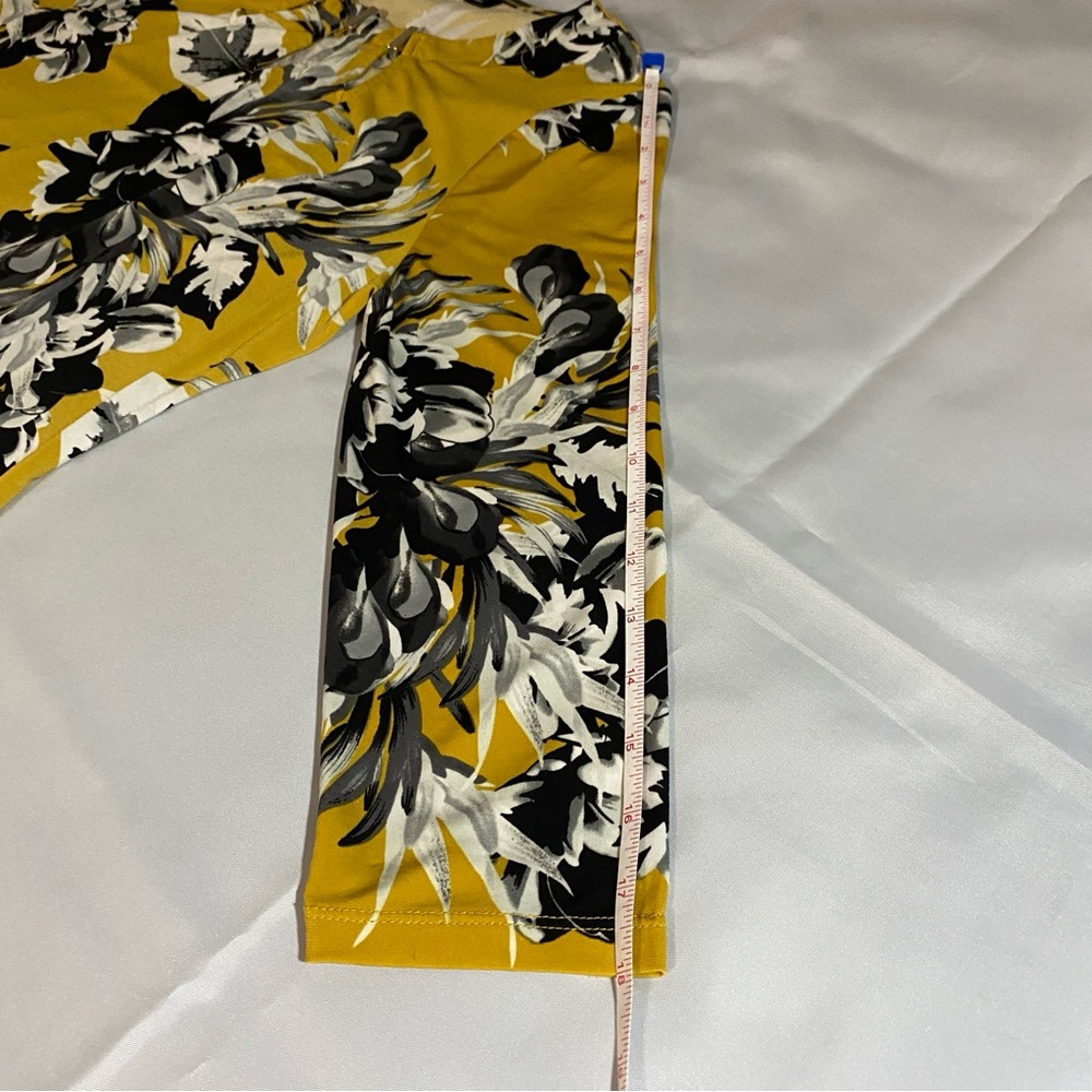 7th Avenue NY&Co Mustard Floral Keyhole Top | 3/4 Sleeve | Small - Picture 9 of 14